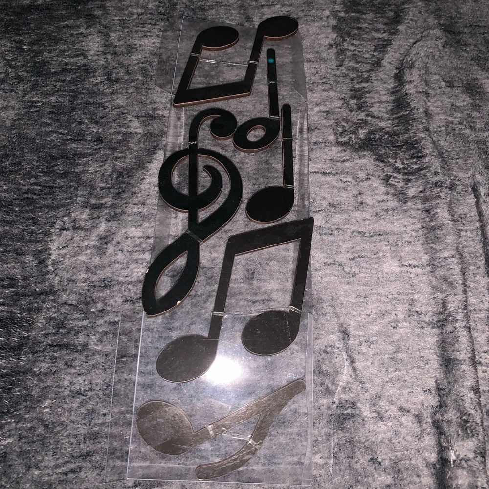 Music note wall decor